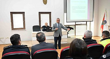 Polislere etkili iletişimde protokol ve nezaket