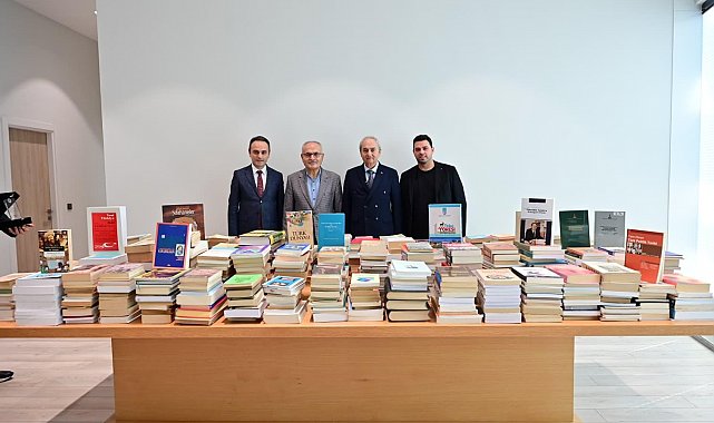 Prof. Dr. Fahrettin Tızlak'tan Antalya Kütüphanesi'ne 2000 kitaplık değerli bağış