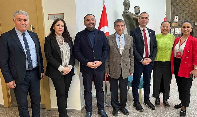 Prof. Dr. Üstün Dökmen İzmir'de ailelerle buluştu