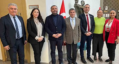 Prof. Dr. Üstün Dökmen İzmir'de ailelerle buluştu