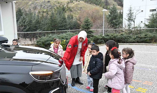Pursaklar'da Yerli Malı Haftası kapsamında öğrencilere Togg tanıtıldı
