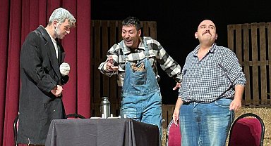 "Fareler ve İnsanlar" Yıldız Kenter Sahnesi'nde sanatseverlerle buluştu