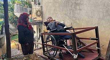 "Üvey oğlum" demedi, engelli oğluna eğitimi için hamallık yaparak evine raylı sistem kurdu