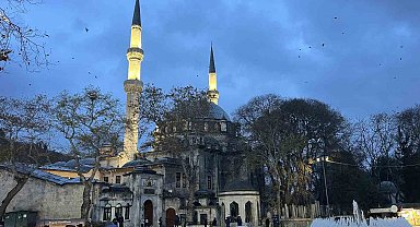 Regaip Kandili'nde vatandaşlar Eyüpsultan Camii'ne akın etti
