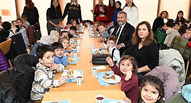 Rektör Adıgüzel, Kreş ve Gündüz Bakımevi'nin 'Bir Yaş Daha Büyüyorum' etkinliğine katıldı