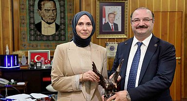 Rektör Hacımüftüoğlu, Tüba-Gebip ödülü sahibi Prof. Dr. Rabia Meryem Yılmaz'ı ağırladı
