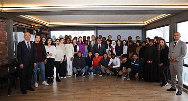 Rektör Özölçer, geleneksel Karaelmas TÖMER kahvaltısında kültür elçileriyle buluştu