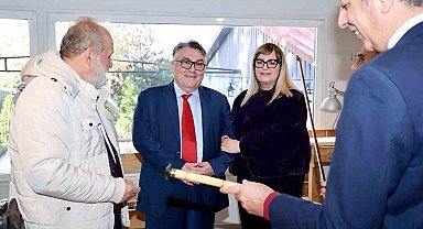 Rektör Özölçer ile Yazar Dr. Sait Başer, BEUN Çalgı Yapım Atölyesini ziyaret etti