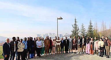 Rektör Sözbir Ruandalı öğrencilerle buluştu