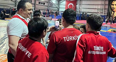 Rıza Kayaalp'ten Vezirköprülü güreşçilere moral