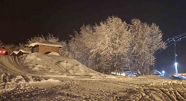 Rize'de beklenen kar yağışı başladı