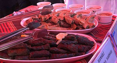 Rize'de Hamsi Festivali'nin gözdesi 'Hamsili su böreği ve hamsili döner' oldu