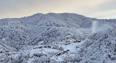 Rize'nin yüksek kesimlerinde kar kalınlığı 1 metreyi aştı