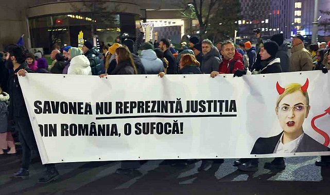 Romanya'da binlerce kişi, yargıdaki usulsüzlükleri protesto etti