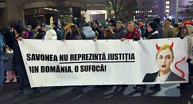 Romanya'da binlerce kişi, yargıdaki usulsüzlükleri protesto etti