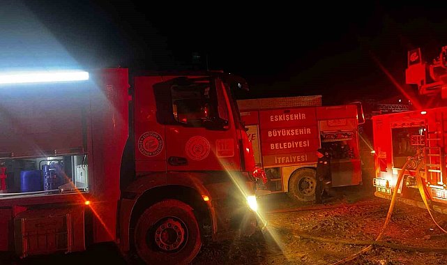 Sabaha kadar süren yangında çiftlik kül oldu