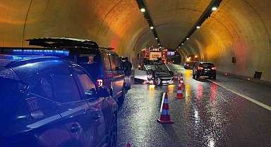 Sağanak yağış kazayı beraberinde getirdi: Tünel'de takla attı