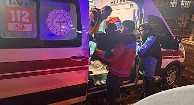 Sağlık ekipleri karlı yolda zamanla yarışarak hastaya ulaştı