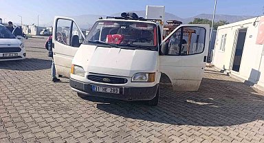 Sahte plaka takan ehliyetsiz sürücüye 92 bin TL ceza