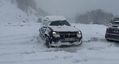 Sakarya'da kar mesaisi: Kimi yolda kaldı, kimi keyfini çıkardı
