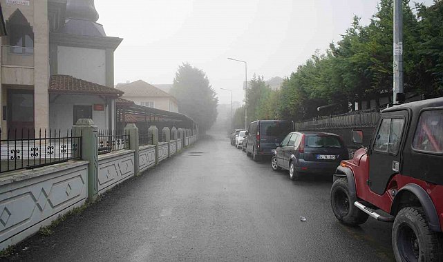 Sakarya'da sis görüş mesafesini 50 metreye düşürdü