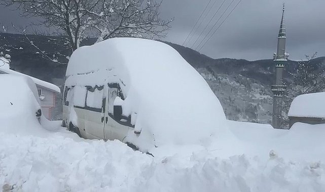 Sakarya'nın yüksek kesimlerinde kar kalınlığı 1 metreye ulaştı