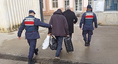 Samsun'da 17 yıl hapis cezası bulunan baba ile 8 yıl hapis cezası olan oğlu yakalandı