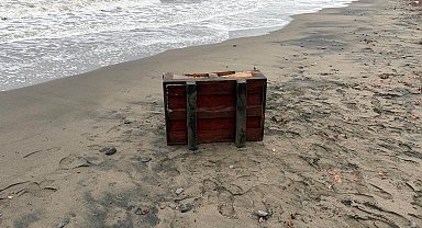 Samsun'da sahile vuran sandık incelemeye alındı