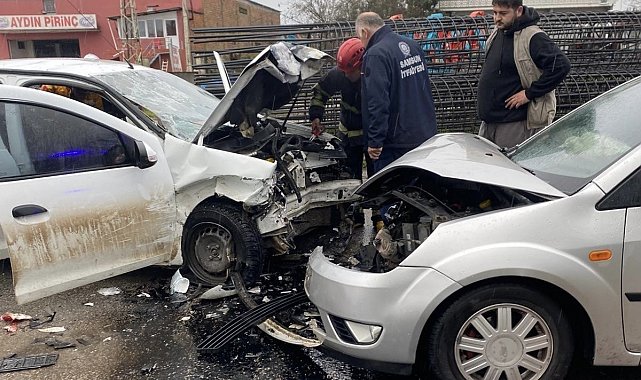 Samsun'da üç aracın karıştığı kaza: 6 yaralı