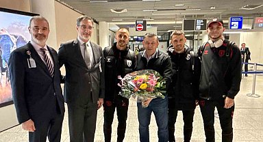 Samsunspor, Almanya'da çiçeklerle karşılandı