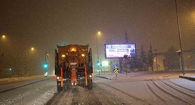 Şanlıurfa Büyükşehir Belediyesi kar mesaisinde