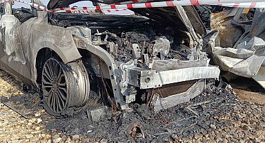 Şanlıurfa'da inşaat şantiyesinde otomobiller alev alev yandı