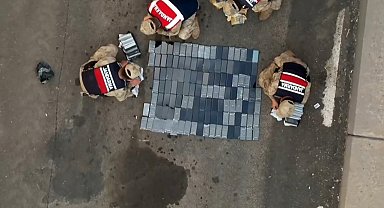 Şanlıurfa'da jandarmadan kaçakçılık operasyonu: 249 cep telefonu ele geçirildi