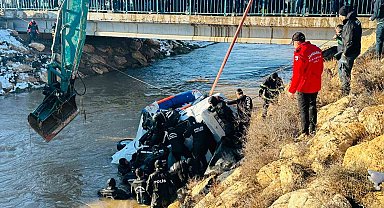 Şanlıurfa'da kanala uçan otomobildeki kayıp 3 kişinin cesedine ulaşıldı
