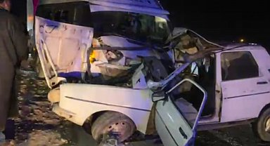 Şanlıurfa'da minibüs ile otomobil çarpıştı:1 ölü