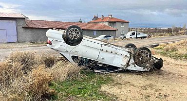 Şarampole devrilen otomobil sürücüsü yaralandı