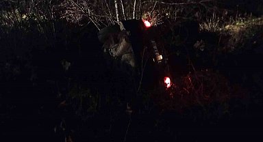 Şarampole devrilen otomobilden sızan yakıt paniğe neden oldu