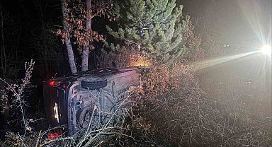 Şarampole uçan araçta bulunan 2 kişi yaralandı