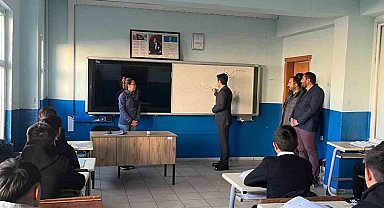 Sarıkamış Kaymakamı öğretmen ve öğrencilerle bir araya geldi