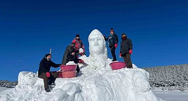 Sarıkamış'ın "Beyaz Dramı" kardan heykellerle canlanıyor
