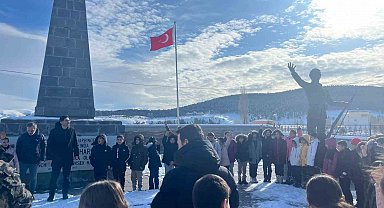 Sarıkamış'ta genç yürekler donan umutları ısıttı