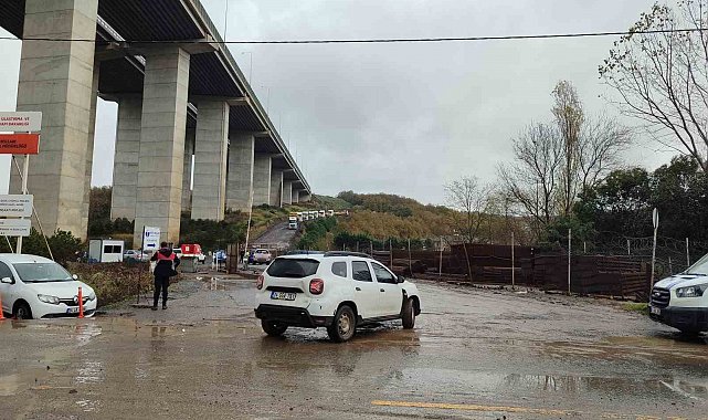 Sarıyer'de Kilyos tüneli inşaatında yağış nedeniyle yol çöktü