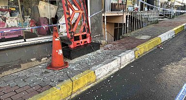 Sarıyer'de üst katı kayıp gecekonduya yaslanan bina havadan görüntülendi