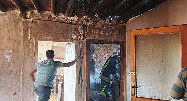 Şarkikaraağaç'ta çıkan yangında iki katlı evin bir bölümü yanarak küle döndü