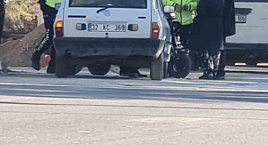 Şarkikaraağaç'ta elektrikli bisikletle otomobil çarpıştı, 2 kişi yaralandı