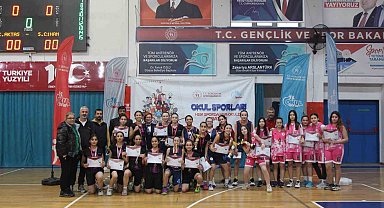 Şehit Cihan Aksan Ortaokulu şampiyon