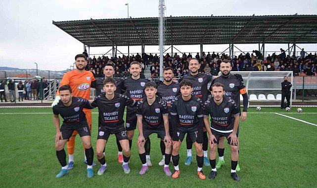 Selendi Belediyespor liderliğe yükseldi