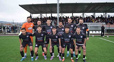 Selendi Belediyespor liderliğe yükseldi