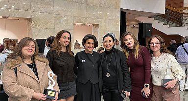 Seramik ve Cam Bölümü öğrencilerinden İzmir'de önemli başarı