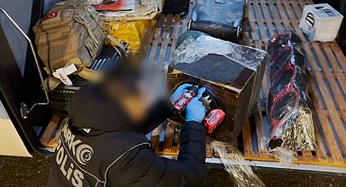 Ses sistemi içerisinde uyuşturucu sevkiyatı narkotik köpeğine takıldı